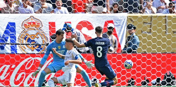 比剧本还玄幻！姆巴佩刚走，大巴黎就夺欧冠，然后世俱杯痛打皇马