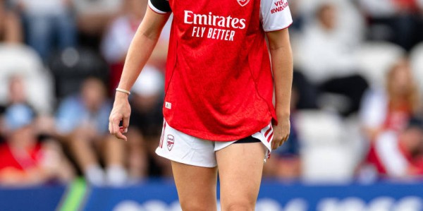 阿森纳女足续约鲁索：追逐荣誉的坚定步伐