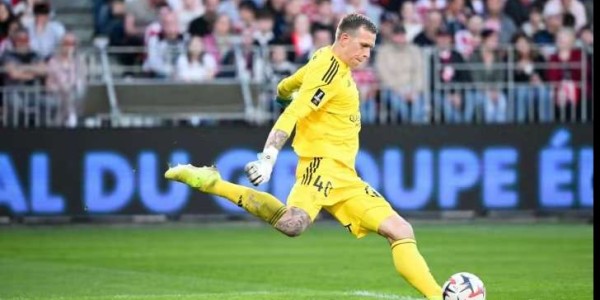 34岁老门神压哨转会！维拉截胡利兹联签下法甲功臣，大马丁离队倒计时？